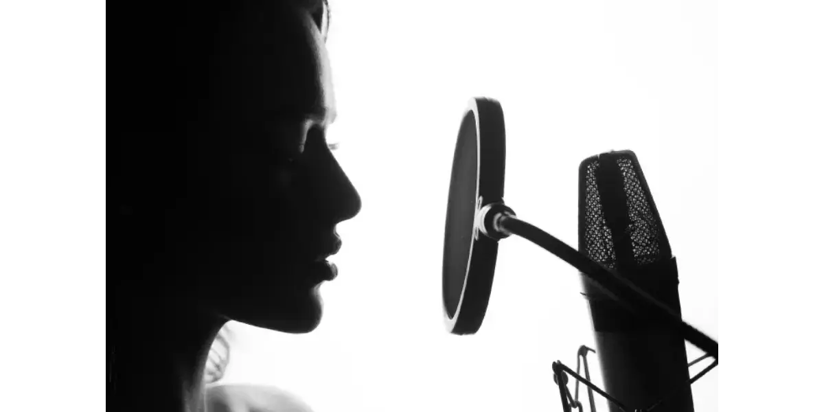 A silhouette profile representing a singer's mindset, self-awareness, and the attitude of unknowing in vocal training.