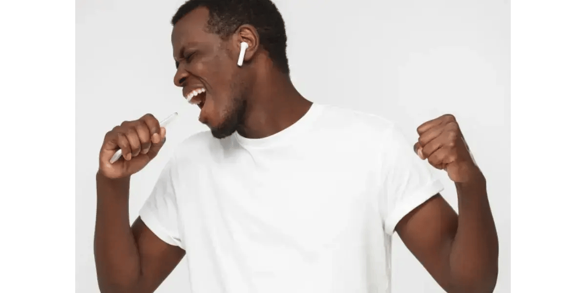 A singer placing his hand on his chest to feel the sympathetic vibrations of the chest voice register.